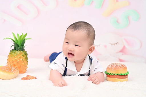 西双版纳宝宝在妈妈肚子里